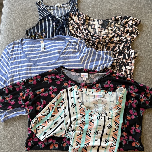 🌻Bundle of 5 XS Tops - Picture 1 of 6